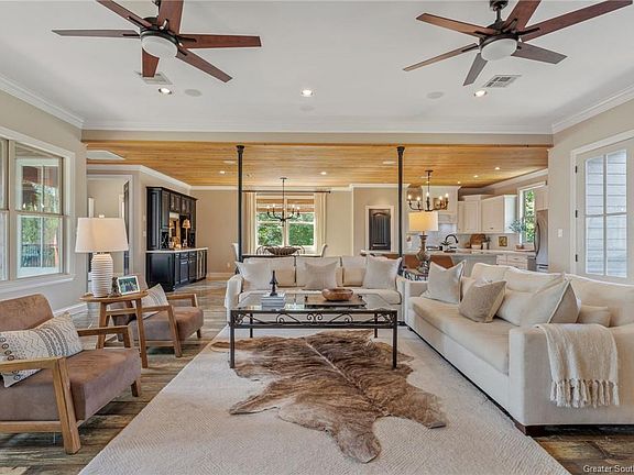 3rd image of 4832 Cypress Lake Dr