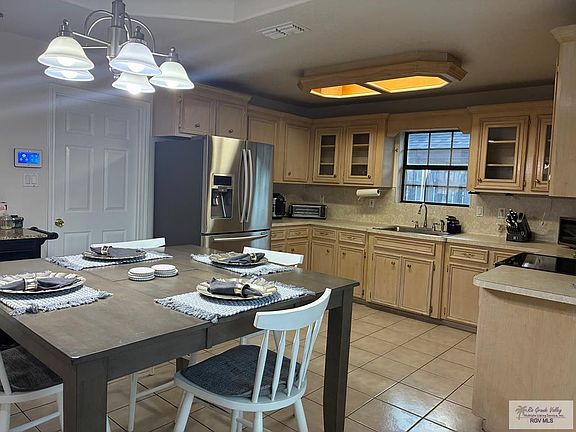 4th image of 184 Star Ave #7