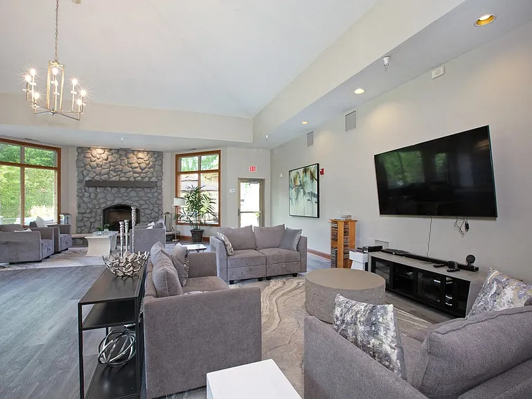 Laurel East End