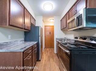 650 10th St NW APT 17, New Brighton, MN 55112