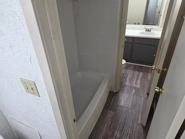3025 Walnut Bend Ln #21 — Photo 24
