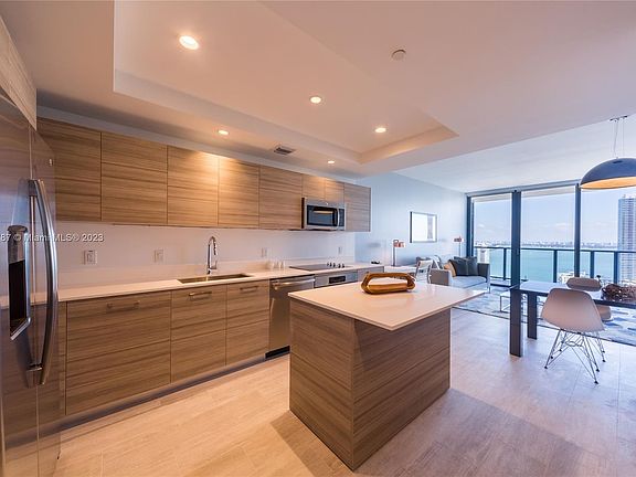 5th image of 121 NE 34th St Unit 3005