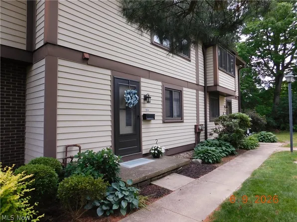 934 Hampton Ridge Dr, Akron, OH 44313