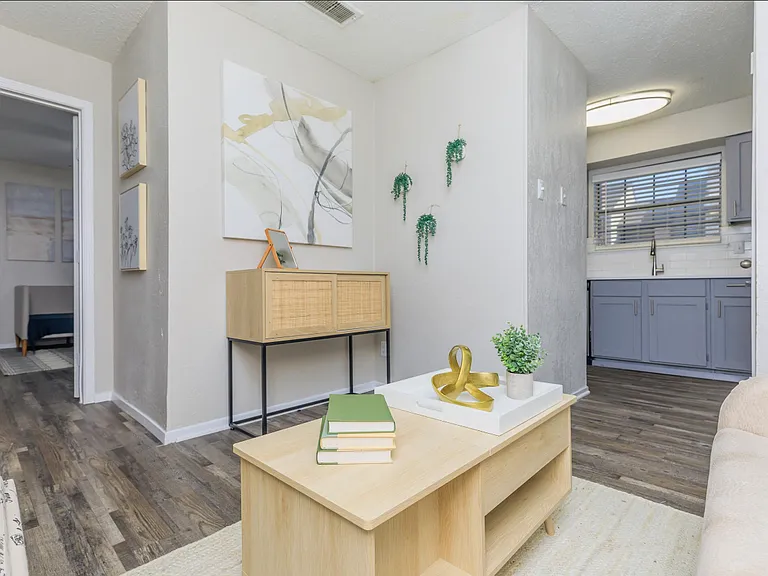Blakely Apartments — Photo 20