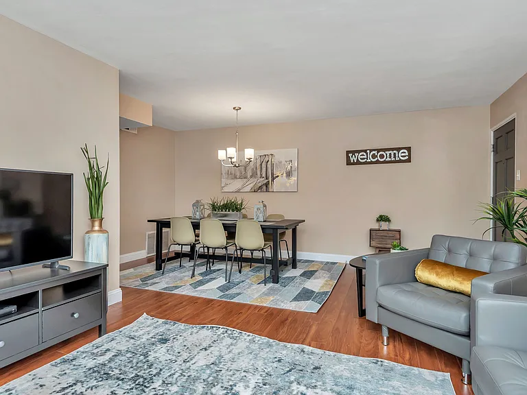 7553 Buckingham Dr — Photo 6