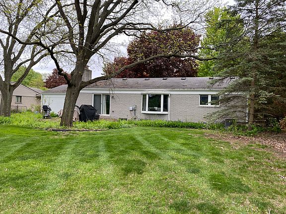 2nd image of 316 Paragon Dr #1