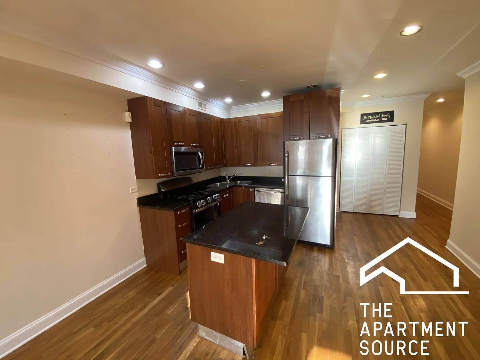 6935 North Oakley Avenue #G — Photo 1