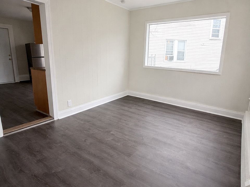 1st image of 129 Carlisle St