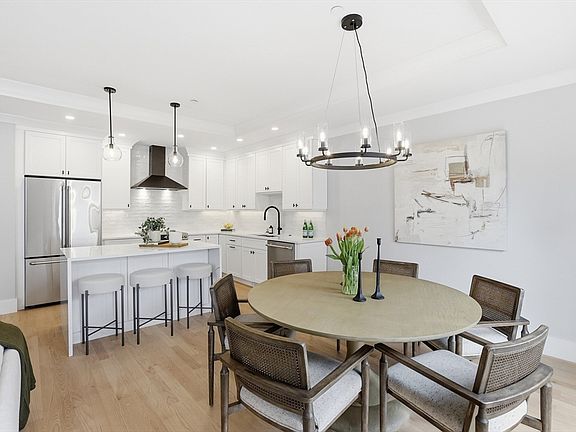 5th image of 36 Loomis St #103