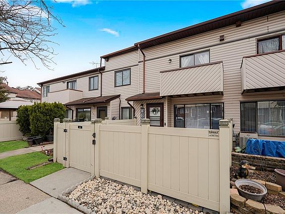 2nd image of 492 Lisk Ave #1