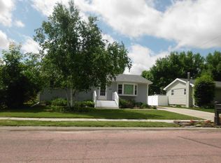 427 E 14th Ave, Mitchell, SD 57301