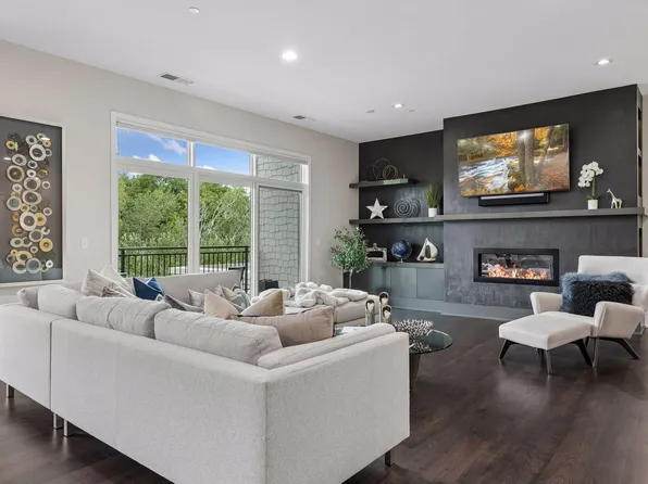 935 Lake St E Unit 202, Wayzata, MN 55391