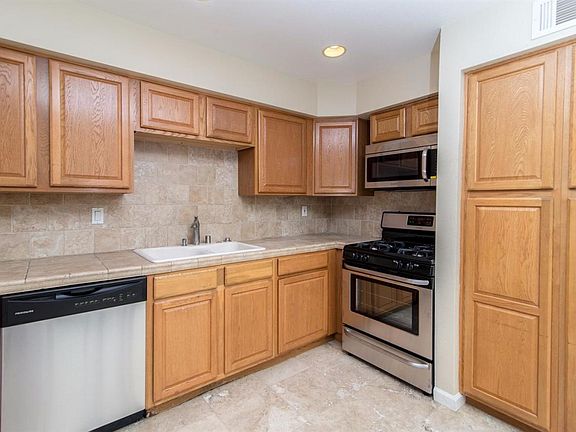4th image of 721 Shadow Lake Dr