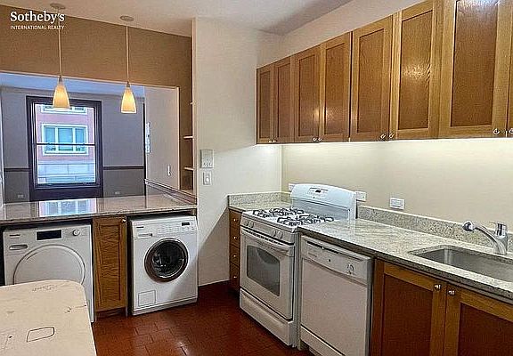 5th image of 225 W 80th St APT 3D