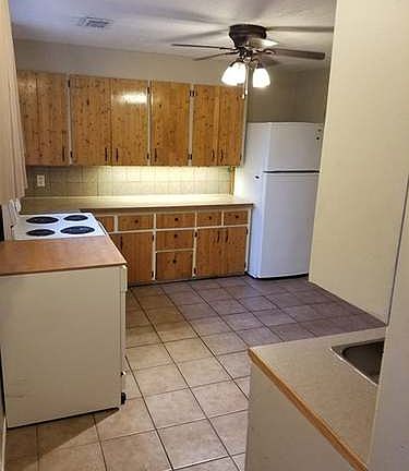 5th image of 4437 40a Ave