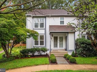 10046 Beacon Pond Ln, Burke, VA 22015