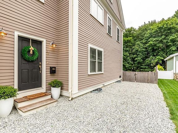 2nd image of 37 Ashland St #B