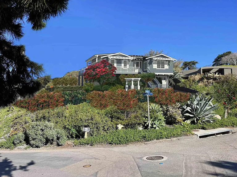 1904 Balboa Ave — Photo 1