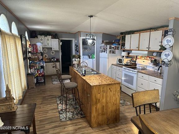 2nd image of 20428 Traders Rd
