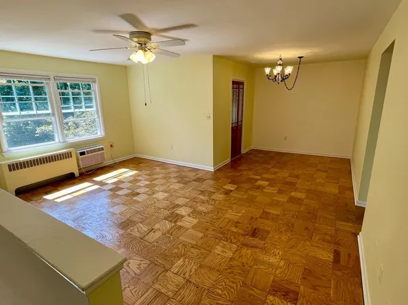 125 Talbott St #125, Rockville, MD 20852