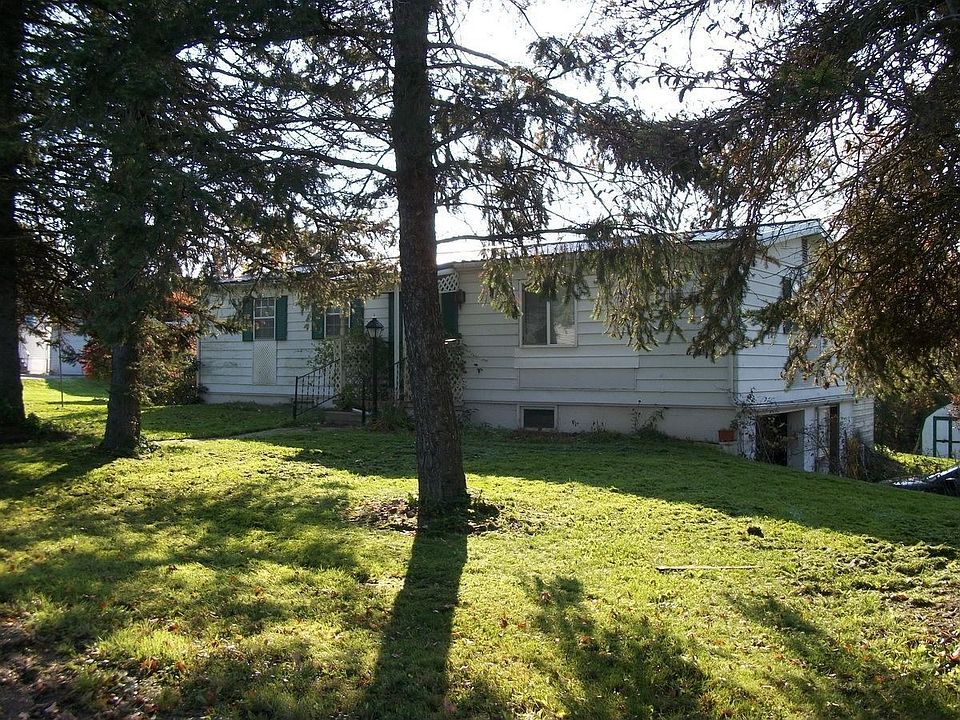 1st image of 15 Hemlock Dr