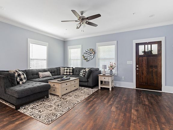 4th image of 104 Helen St #A