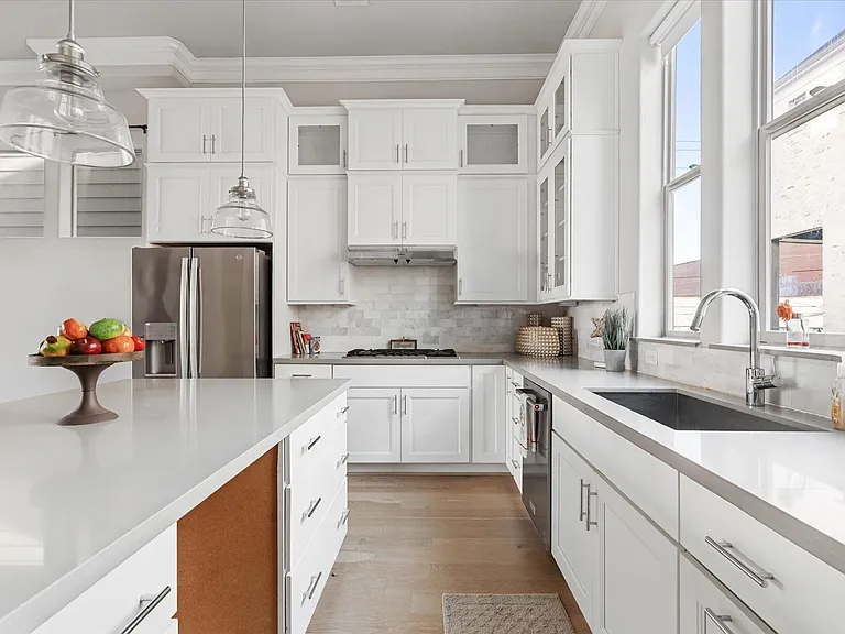 1005 Saint Charles St — Photo 13