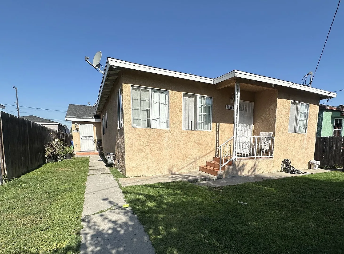 3 bed, 1.5 bath, $3,200 — Photo 1