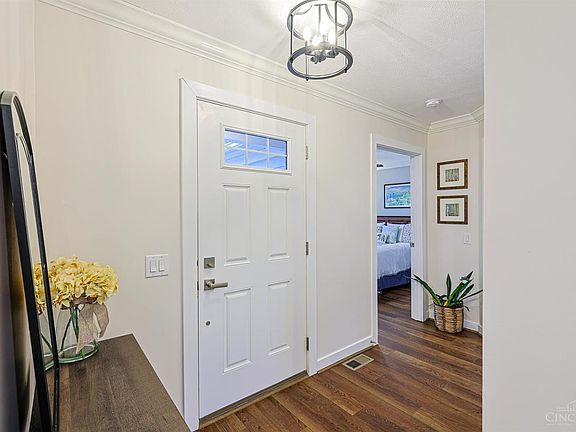 4th image of 5739 Barclay Ln