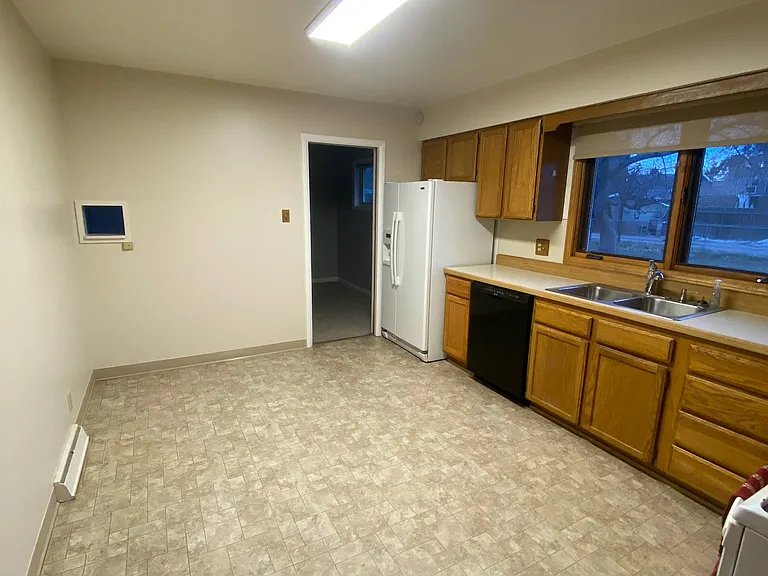 2304 Hewitt Dr — Photo 3