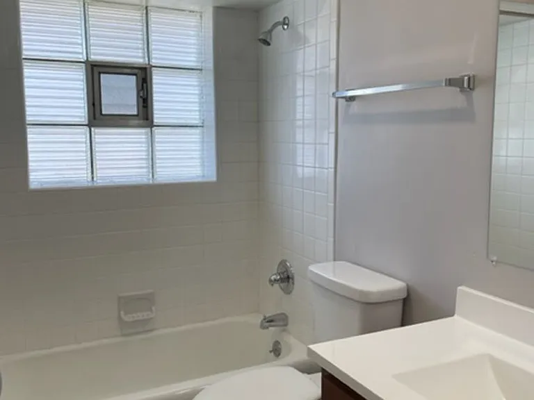 Apartment off 28th and Clyde Park Available — Photo 106