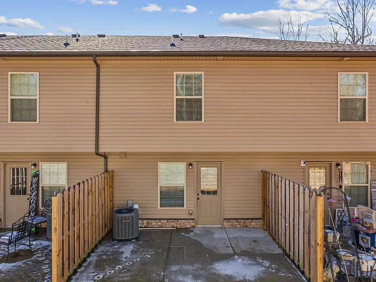 Center Pointe Townhomes — Photo 34