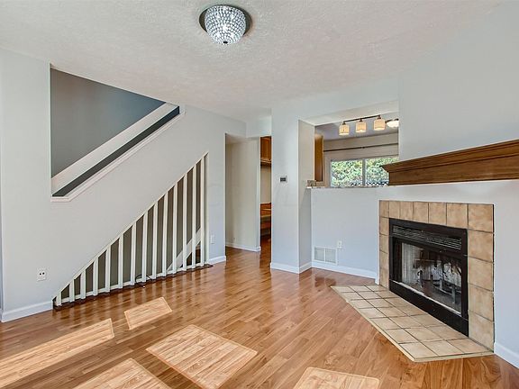 3rd image of 922 Worthington Woods Blvd #14