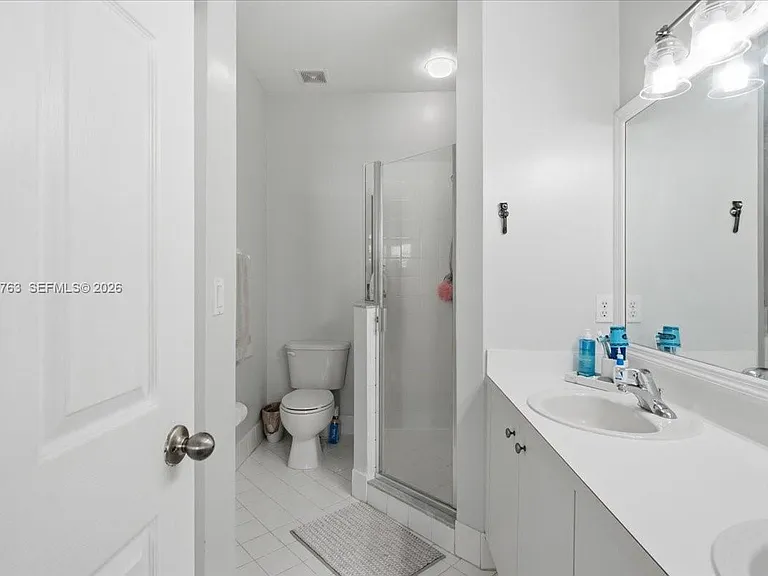 976 NE 42nd Ave #0 — Photo 24
