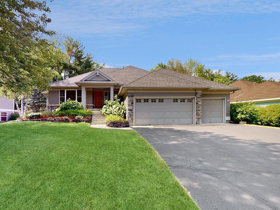 1st image of 441 Vadnais Lake Dr