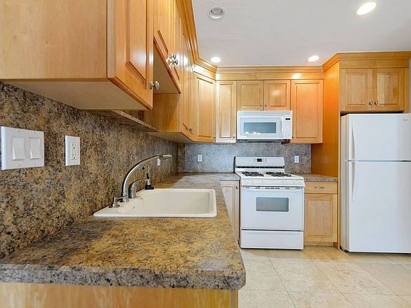 2nd image of 12 Sea Breeze Ln Floor 2