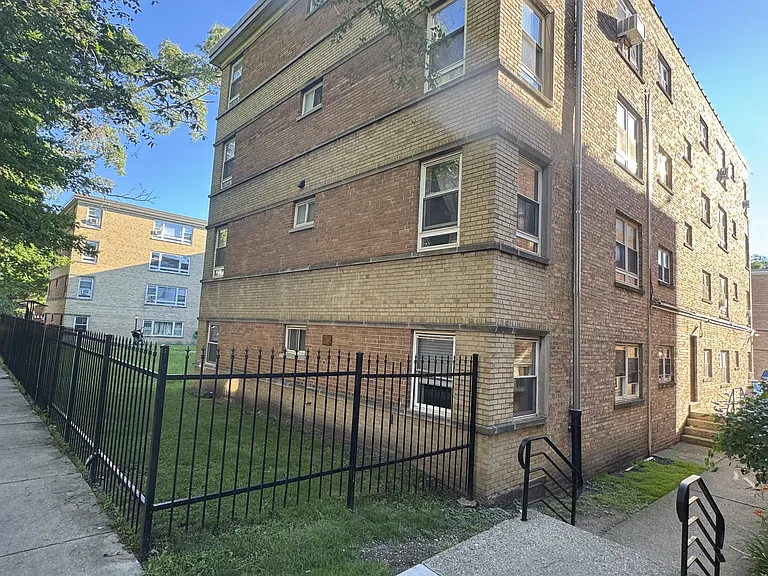 6114 N Damen Ave #1 — Photo 10