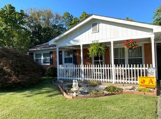 2237 Paris Dr, Louisville, KY 40218