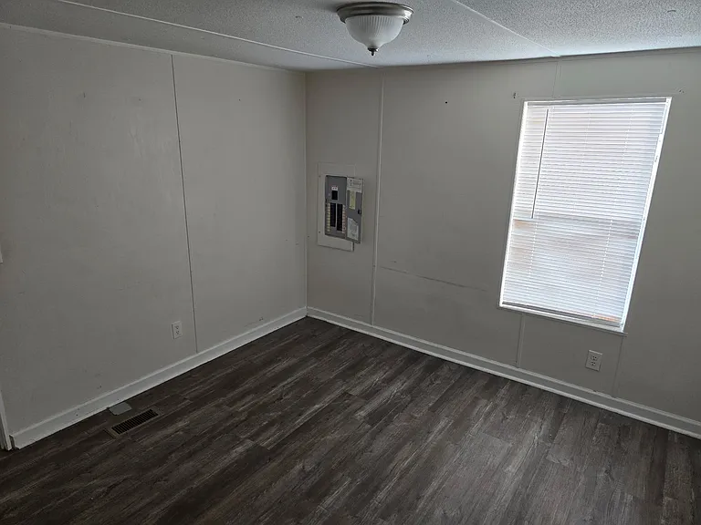 28 Riverside Dr — Photo 13