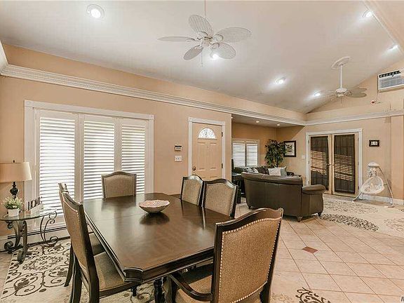 3rd image of 27 Debbie Ln