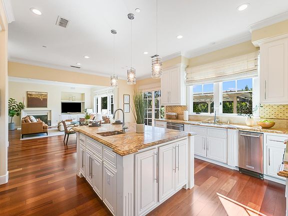 5th image of 1026 Valle View Court
