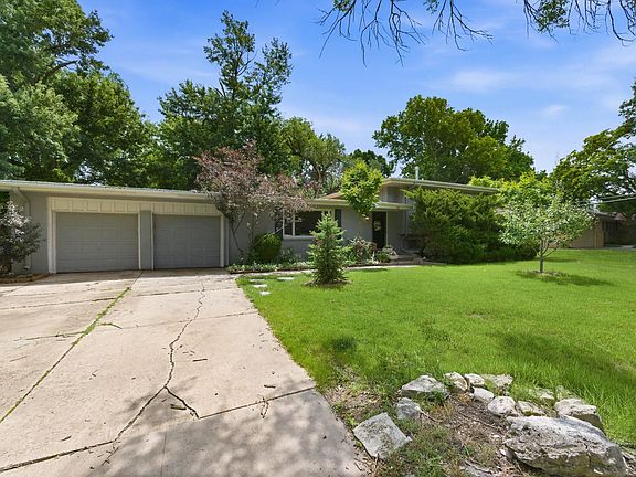 4th image of 102 S Lochinvar St
