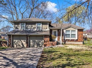 1413 NW Kingston Dr, Blue Springs, MO 64015