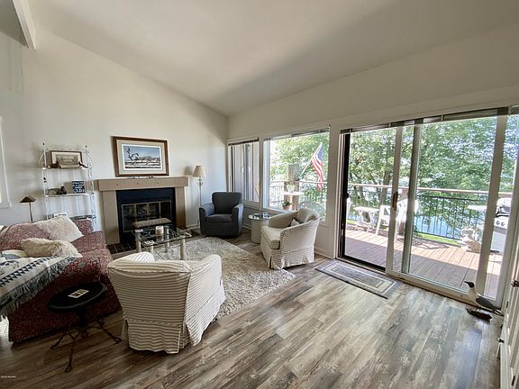 5th image of 555 Lake St #11