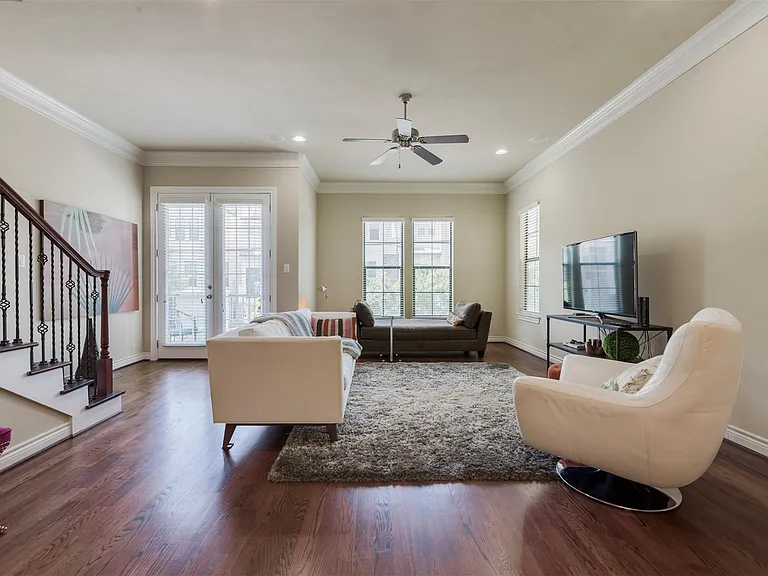 1716 Edwards St — Photo 11