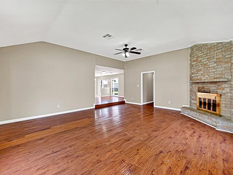 13847 Cherry Hollow Ln — Photo 10