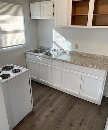 4th image of 443 S Napoleon Ave