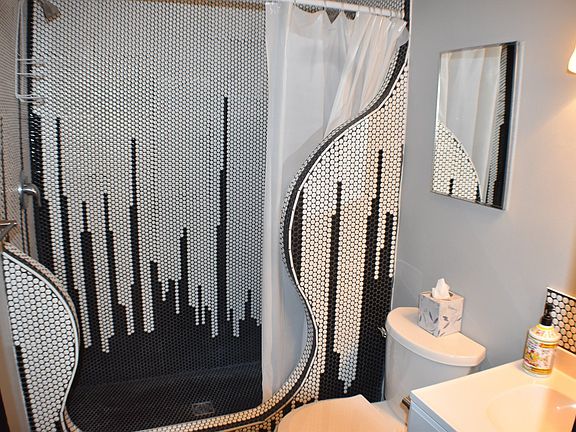 2nd image of 305 W 2nd St #2