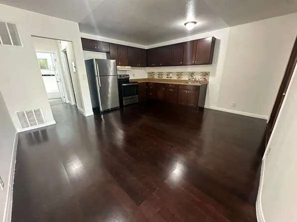 Hollywood & Highland Walkable Apartment Community