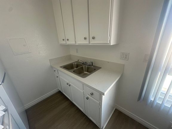 4th image of 12003 Hart St #14